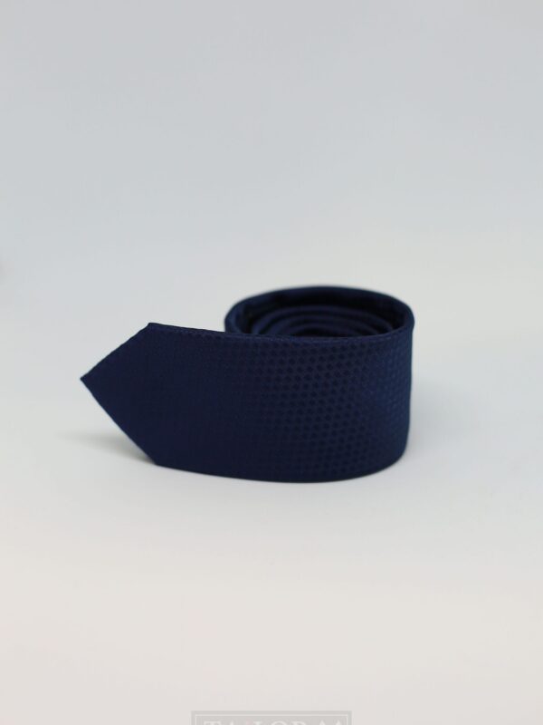 Sötétkék mintás nyakkendő