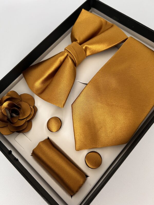 333EFC8F-753A-4408-A2F4-88E8C41B9A8A Arany nyakkendő szett