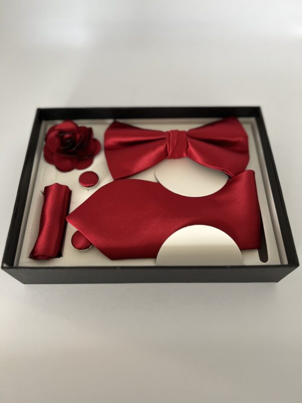 BB5E8BF7-12CF-46BA-BAC8-88380BB0BE27 Nyakkendő szett