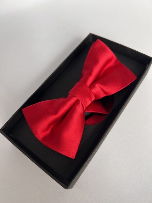 Piros csokornyakkendő