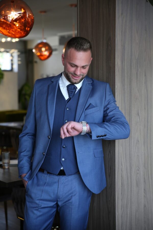 Világoskék öltöny (5 részes)