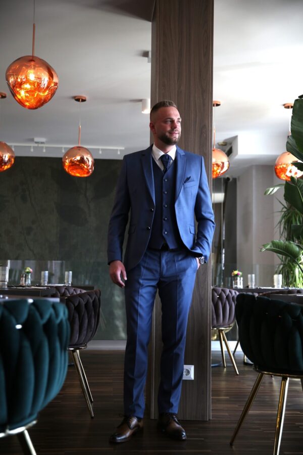 Világoskék öltöny (5 részes)